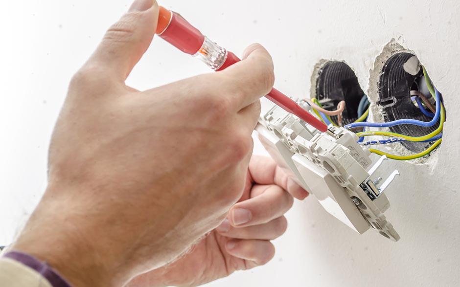 électricien dans le bâtiment Saint-Ouen-l'Aumône